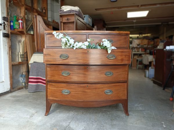 Bowfront-me-down, a chest of drawers - Image 4