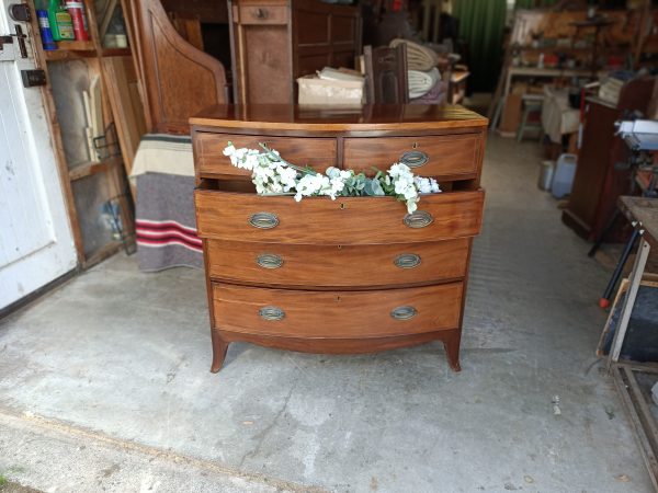 Bowfront-me-down, a chest of drawers - Image 3