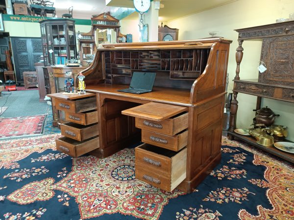 Oak and walnut Rolltop desk - Image 3