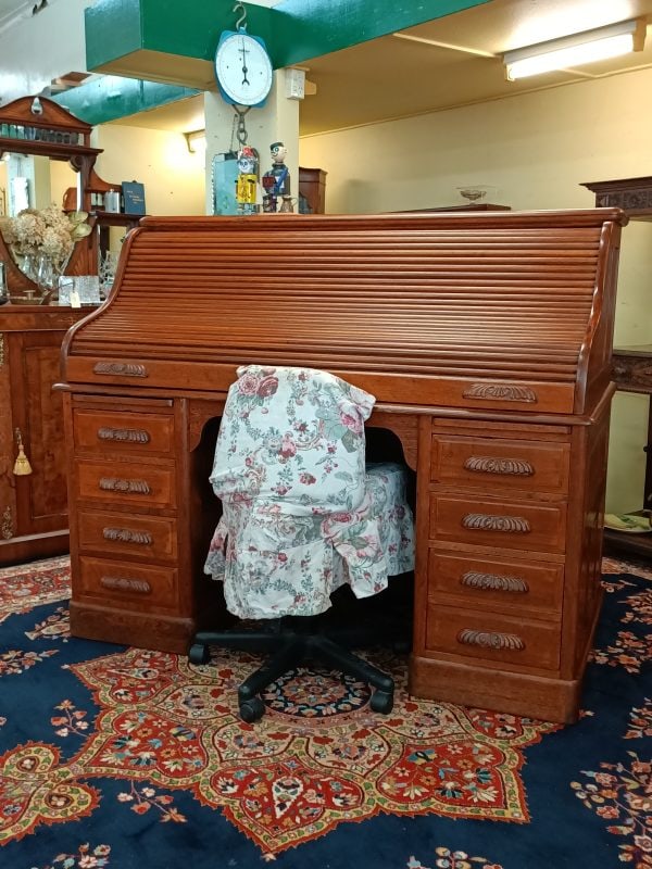 Oak and walnut Rolltop desk - Image 13