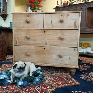 Pine chest of drawers