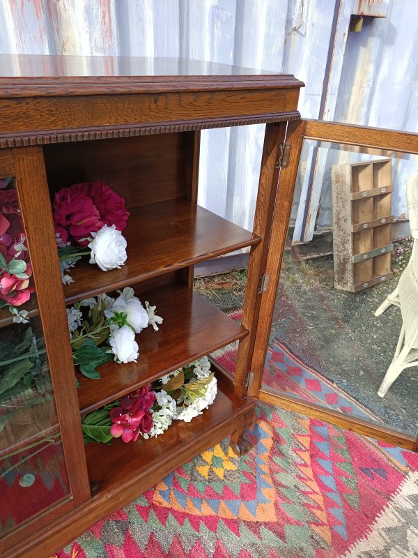 Oak china cabinet - Image 5