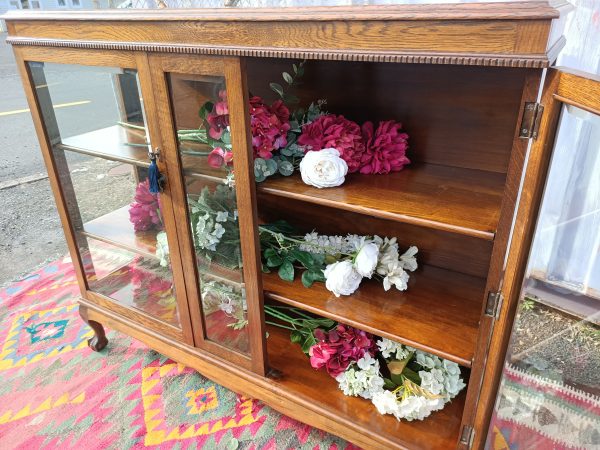 Oak china cabinet - Image 4