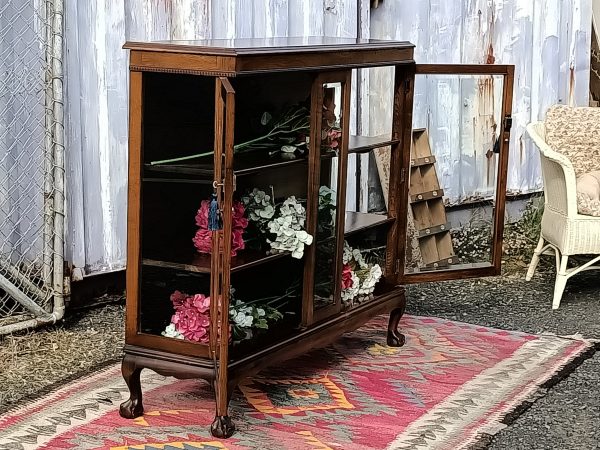 Oak china cabinet - Image 2