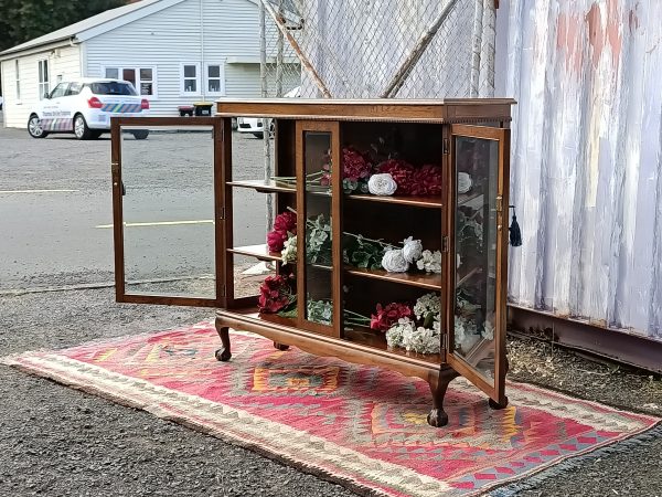 Oak china cabinet - Image 3