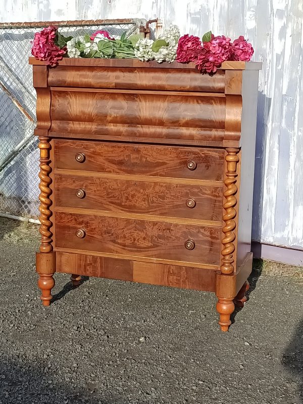 Luscious flame Mahogany Scotch chest - Image 2