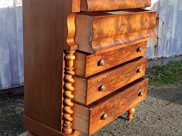 Luscious flame Mahogany Scotch chest - Image 3
