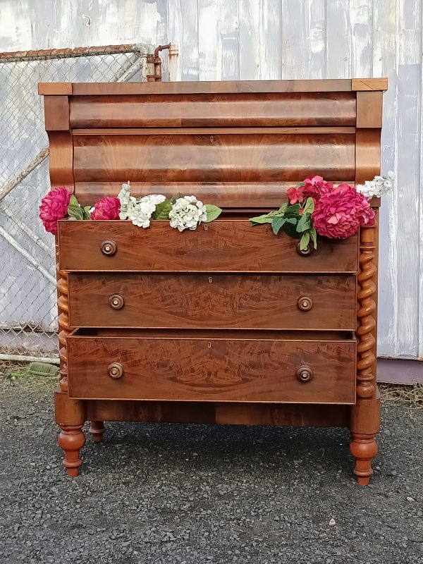 Luscious flame Mahogany Scotch chest - Image 14