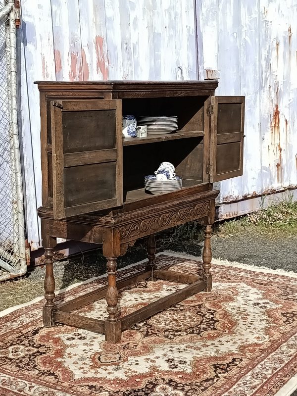 Country oak court cupboard - Image 3