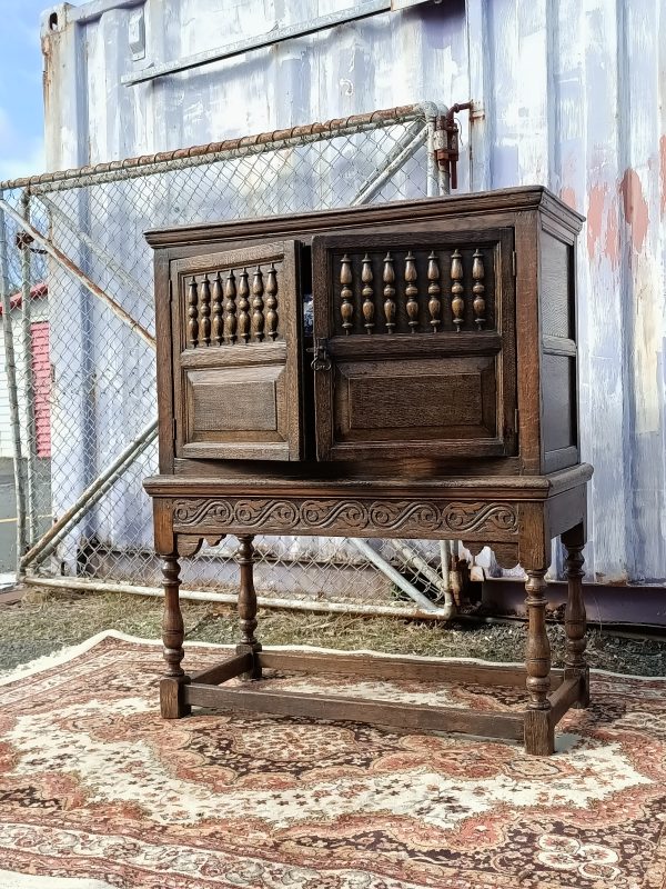 Country oak court cupboard