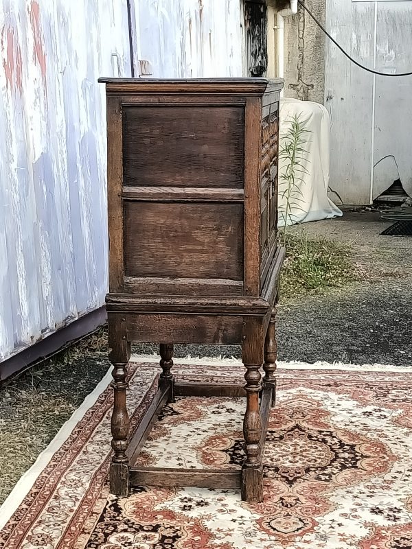 Country oak court cupboard - Image 8
