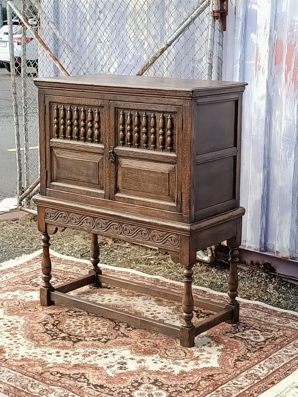 Country oak court cupboard - Image 10