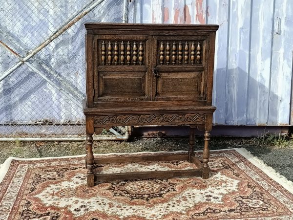 Country oak court cupboard - Image 15