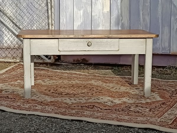 Country chic pine coffee table - Image 8