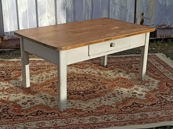 Country chic pine coffee table - Image 3