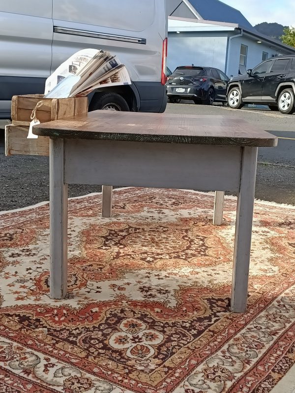 Country chic pine coffee table - Image 9
