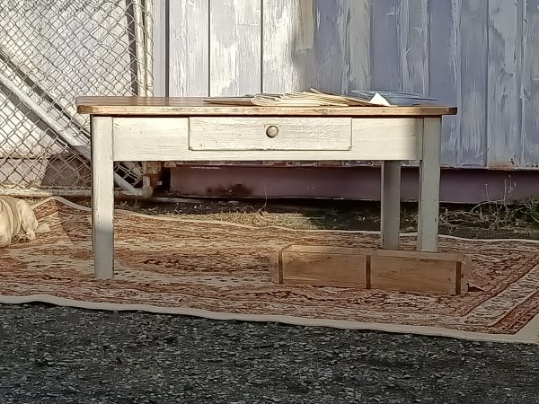 Country chic pine coffee table - Image 2