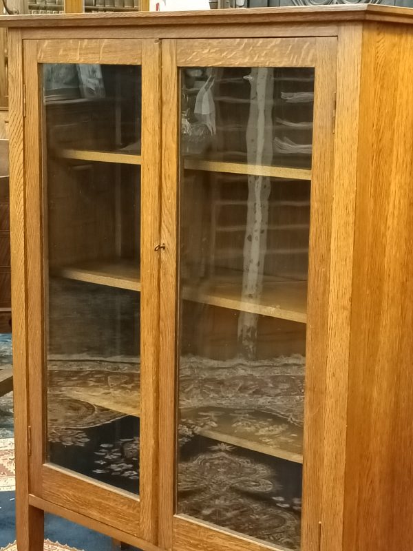 Shaker'esc Oak cabinet aka bookcase - Image 4