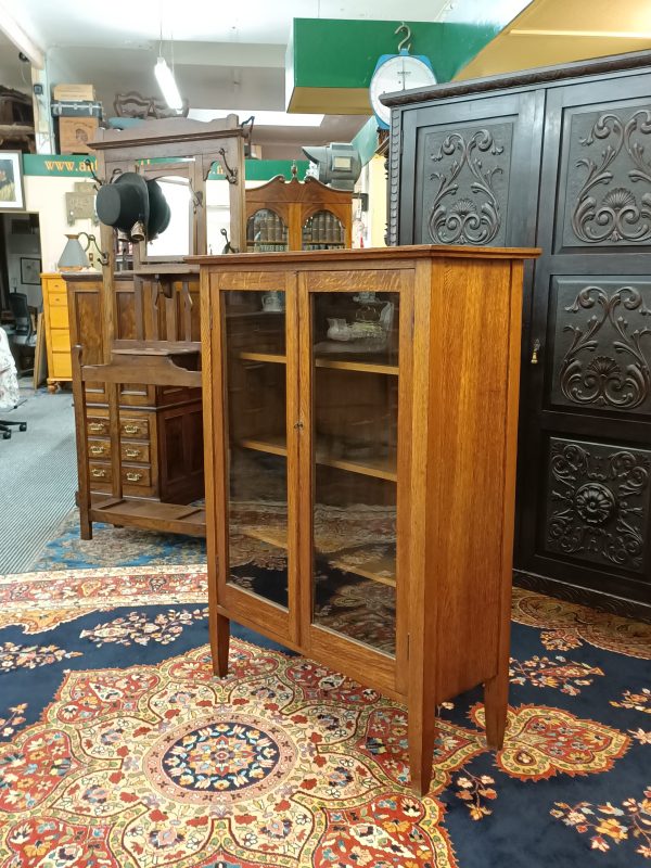 Shaker'esc Oak cabinet aka bookcase - Image 2