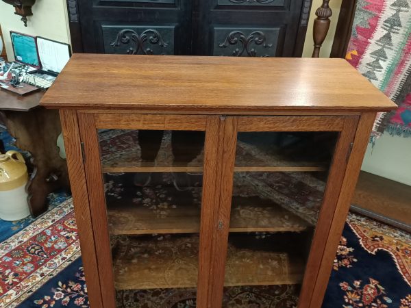 Shaker'esc Oak cabinet aka bookcase - Image 10