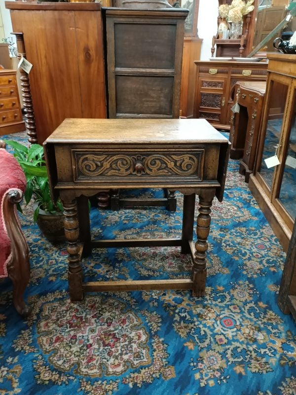Rustic oak occasional table - Image 2