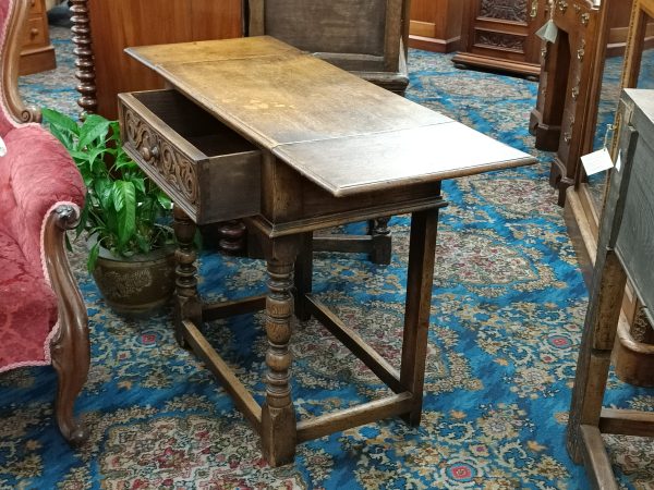 Rustic oak occasional table - Image 10