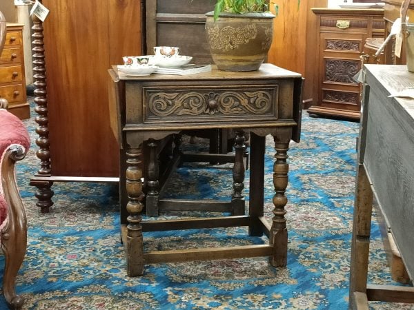 Rustic oak occasional table - Image 3