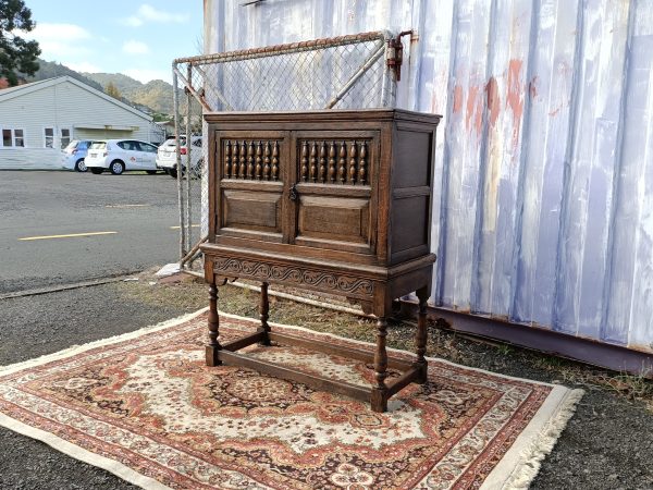 Country oak court cupboard - Image 9