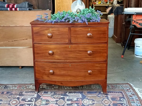 Bow front Mahogany chest of drawers - Image 2