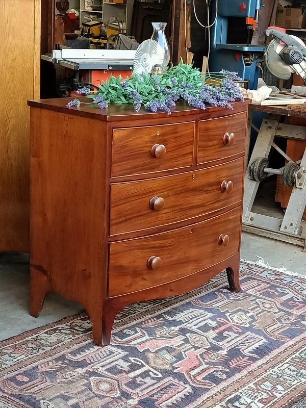 Bow front Mahogany chest of drawers - Image 10