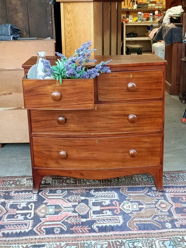 Bow front Mahogany chest of drawers - Image 9