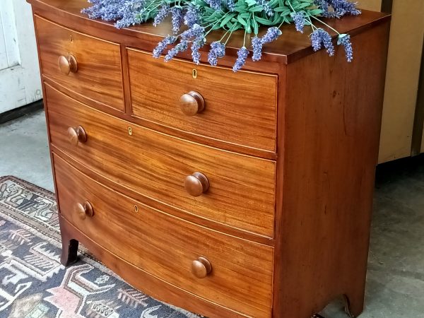 Bow front Mahogany chest of drawers - Image 8