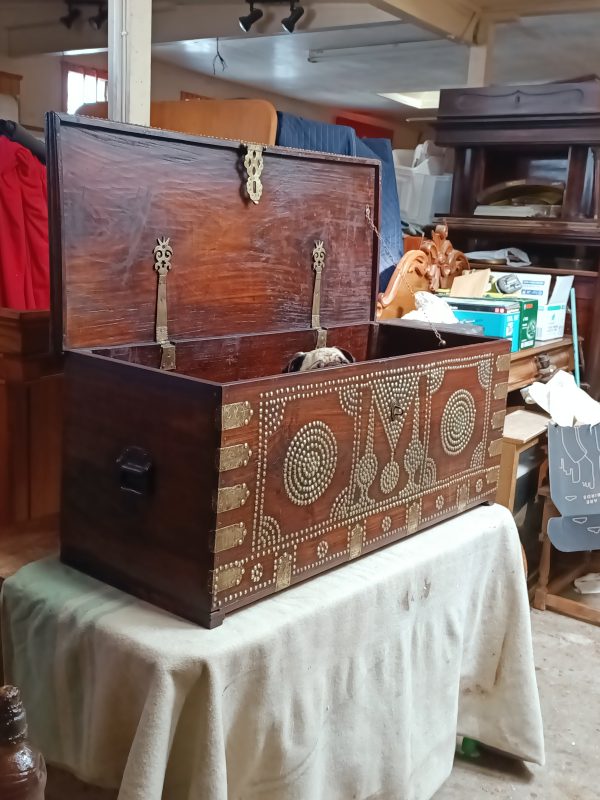 Zanzibar Chest - Image 4
