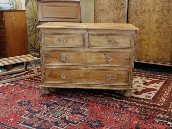 Pine chest with fliptop lid