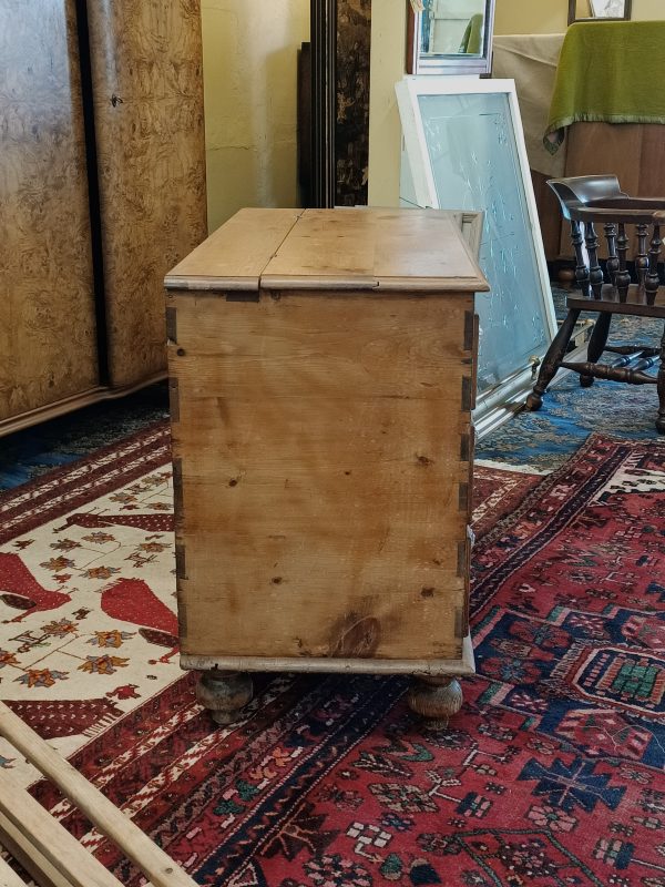 Pine chest with fliptop lid - Image 10