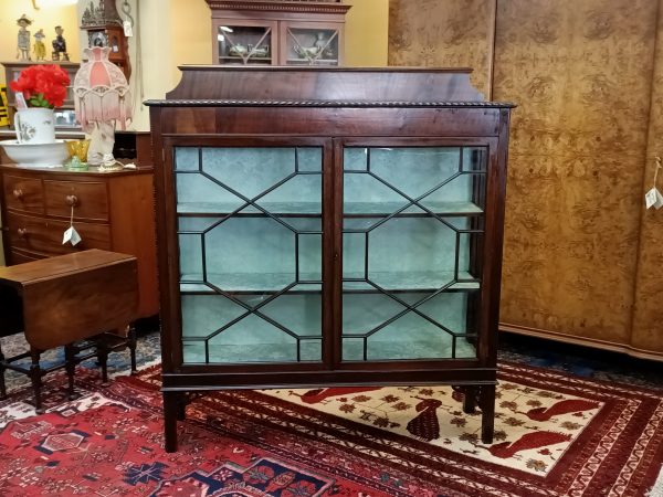 Edwardian Mahogany china cabinet - Image 3
