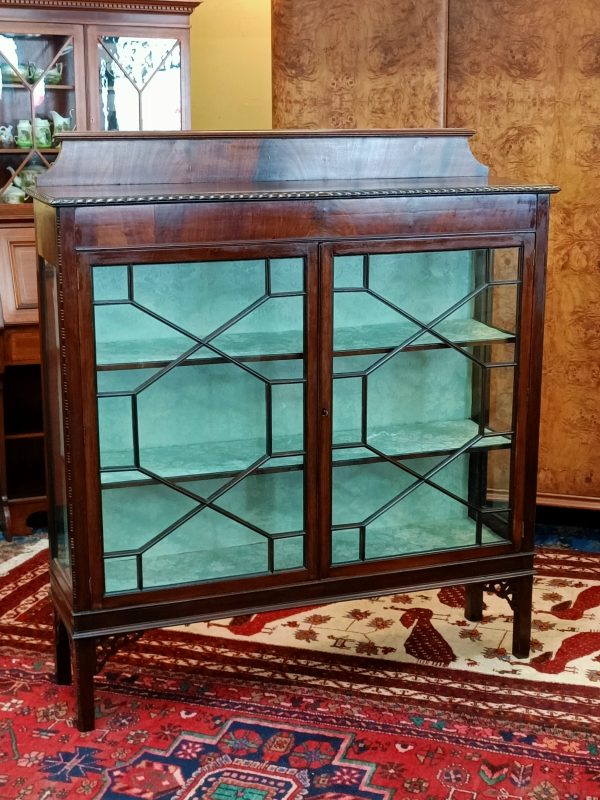 Edwardian Mahogany china cabinet - Image 2