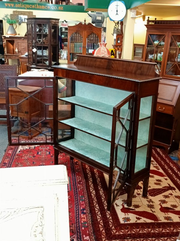 Edwardian Mahogany china cabinet - Image 11