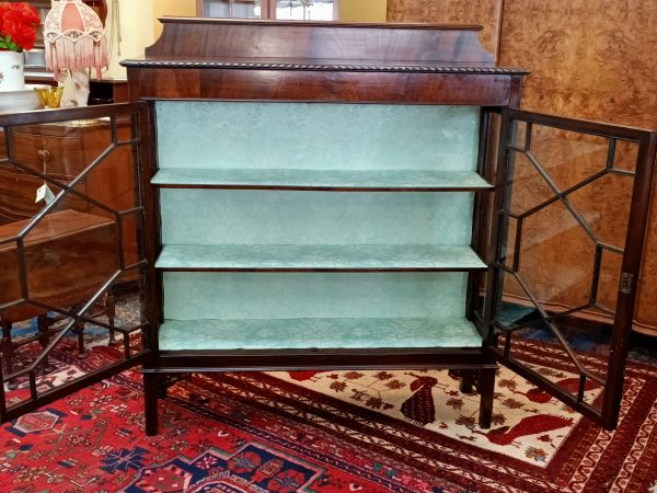 Edwardian Mahogany china cabinet - Image 9