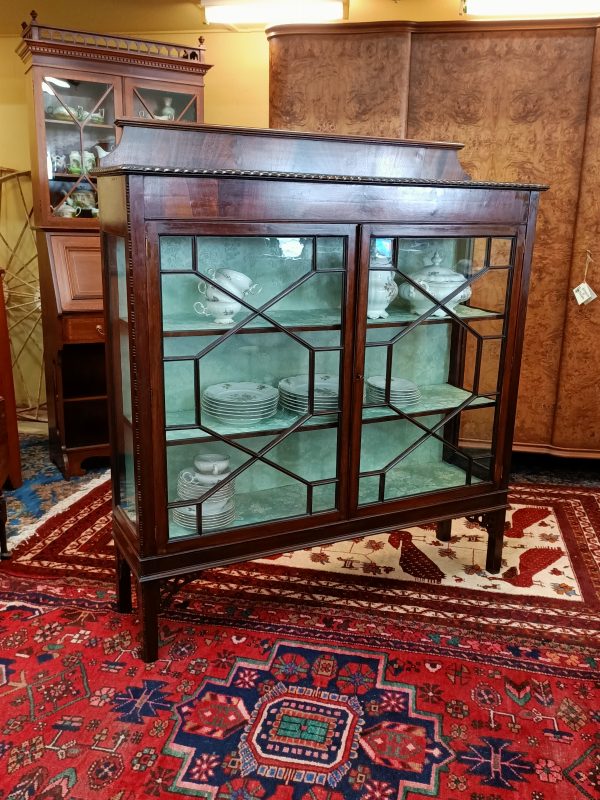 Edwardian Mahogany china cabinet - Image 12