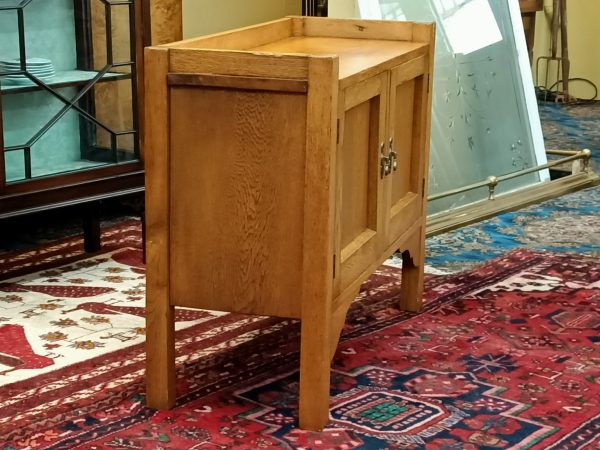 Utilitarian low cupboard in oak - Image 10