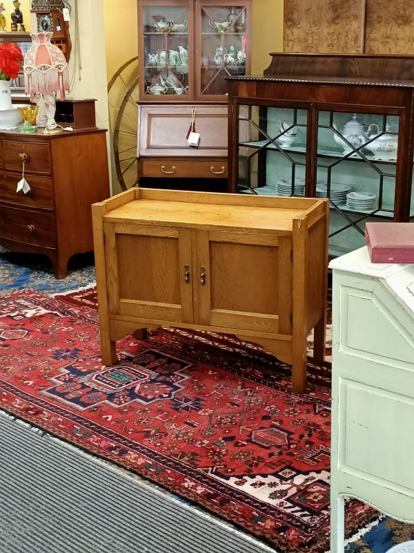 Utilitarian low cupboard in oak - Image 2