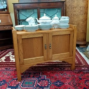 Utilitarian low cupboard in oak