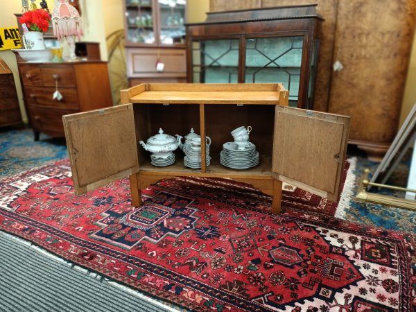 Utilitarian low cupboard in oak - Image 7