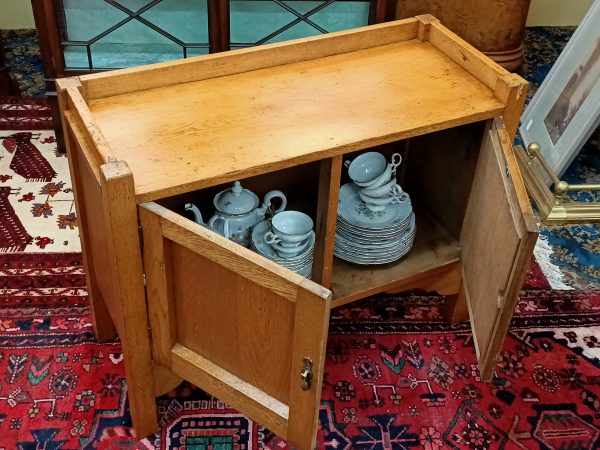 Utilitarian low cupboard in oak - Image 5