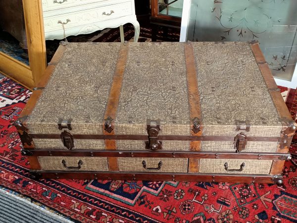 A Coffee Table...who wants to be a travel trunk - Image 2