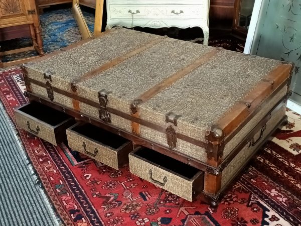 A Coffee Table...who wants to be a travel trunk - Image 5