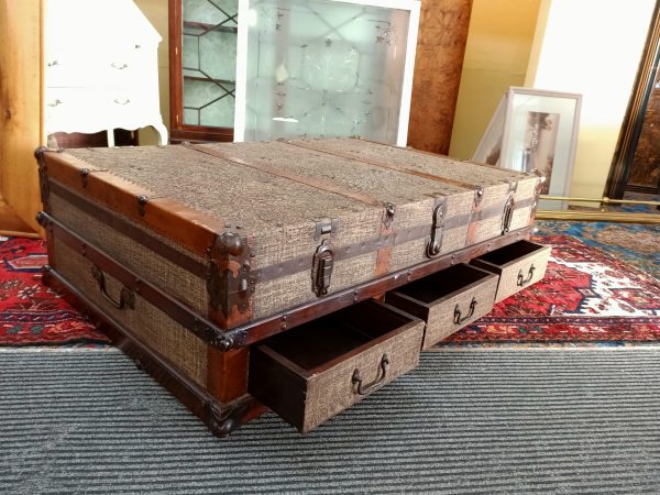 A Coffee Table...who wants to be a travel trunk - Image 4