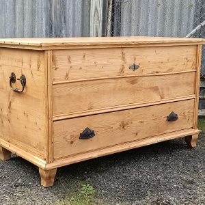 Pine Mule chest