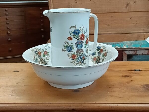 English Jug and Bowl toilette set